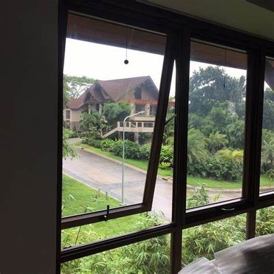 Ứng dụng đa năng Áo nhôm lớn trên cùng treo cửa sổ chống gió Độ bền cao